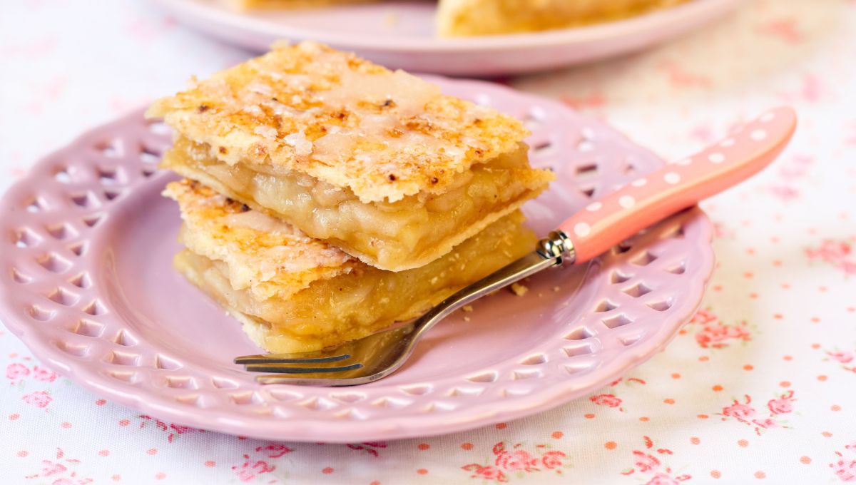 FLAKY APPLE PIE BARS